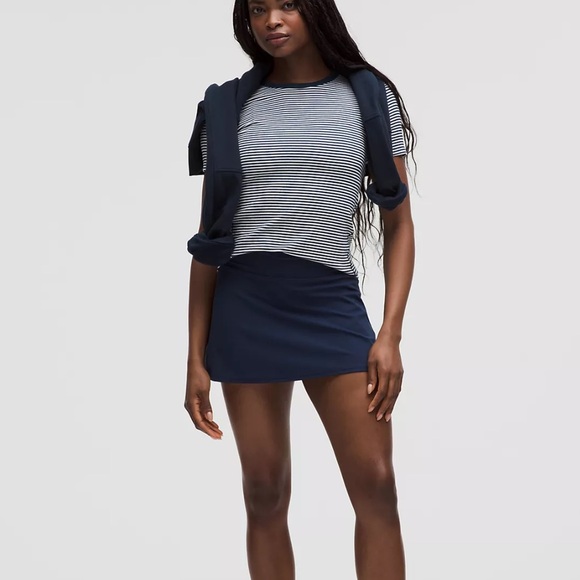 Lululemon Hold Tight Short Sleeve Shirt Minute Stripe Navy White Size 4 or 6 - Picture 3 of 10